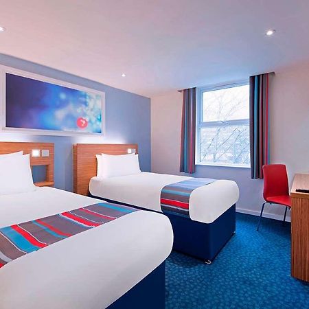 Travelodge Cameron Toll Hotel EDI Zimmer foto