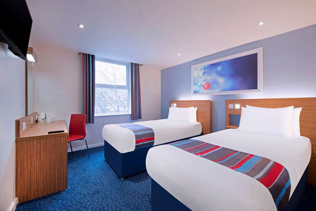 Travelodge Cameron Toll Hotel EDI Zimmer foto